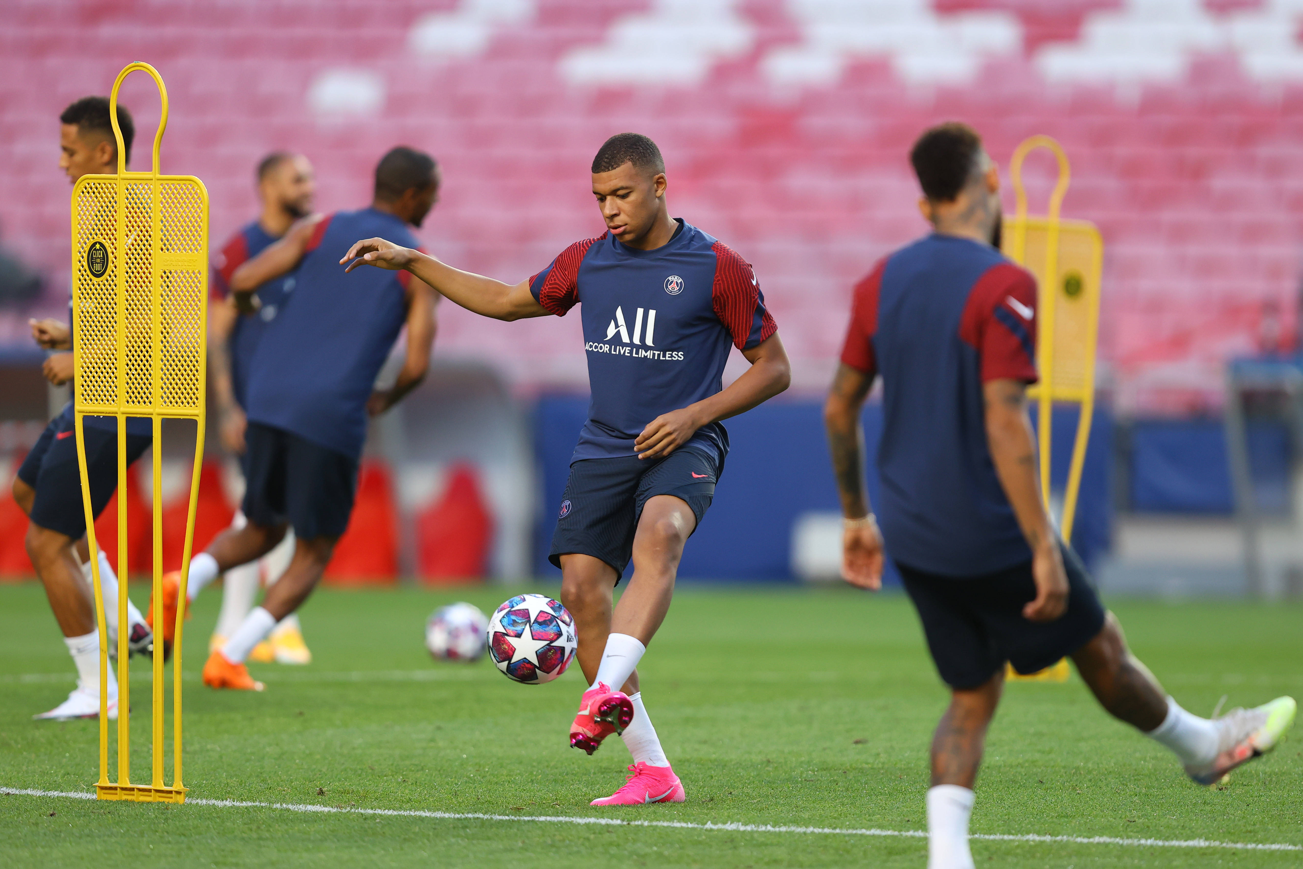 足球舞台上 足球舞台上