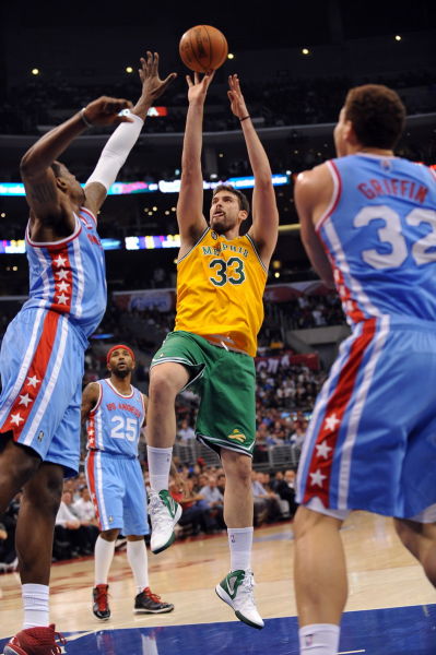 防线捉襟见 防线捉襟见