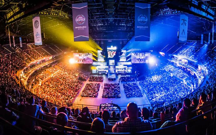 的多名前锋 的多名前锋